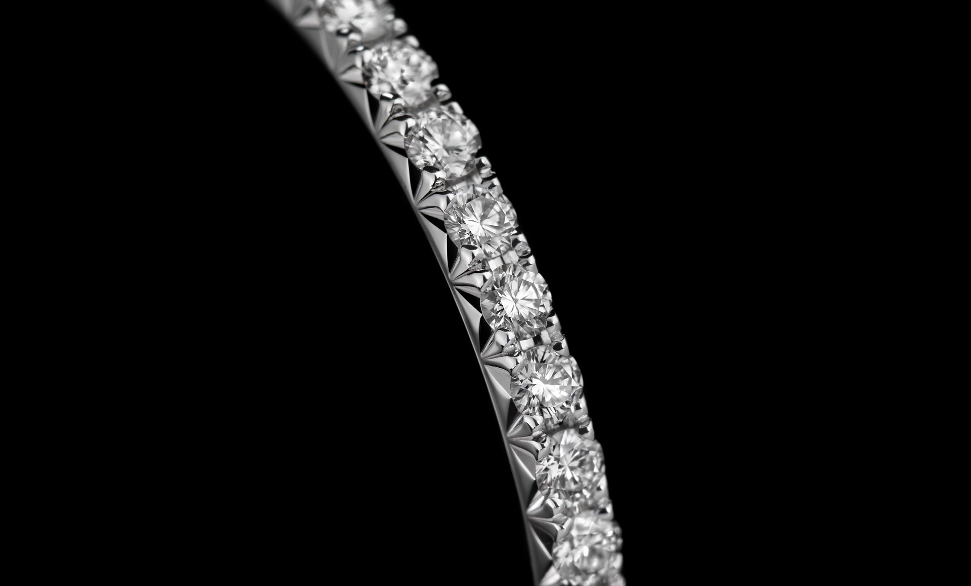 Close-up of the brilliant cut diamonds of Montluc - Halo No 5 infinity ring