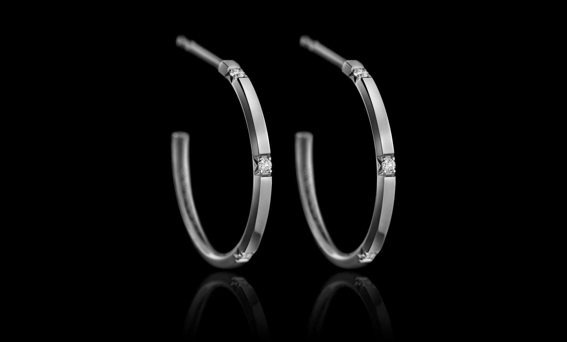 Montluc - Halo No 4. Diamond hoop earrings, each one set with 5 perfect, brilliant cut diamonds